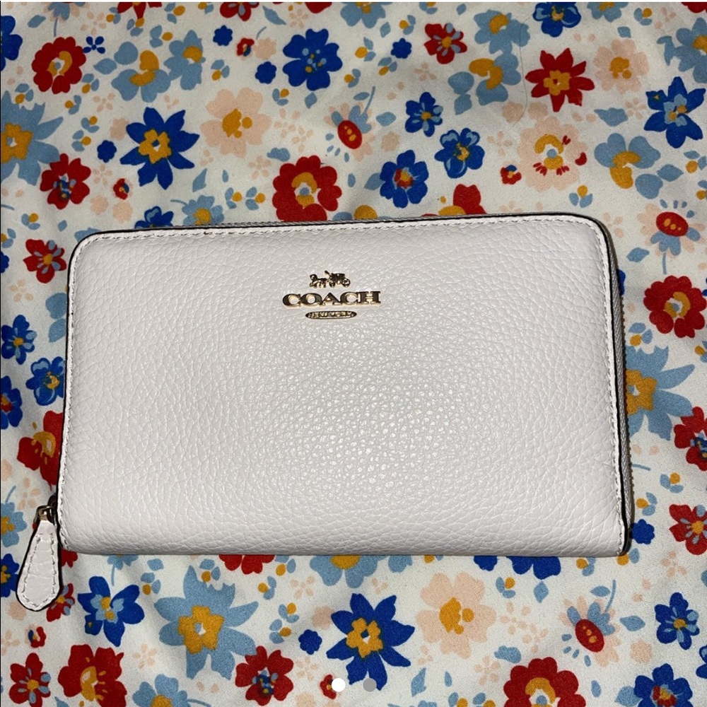 white coach wallet